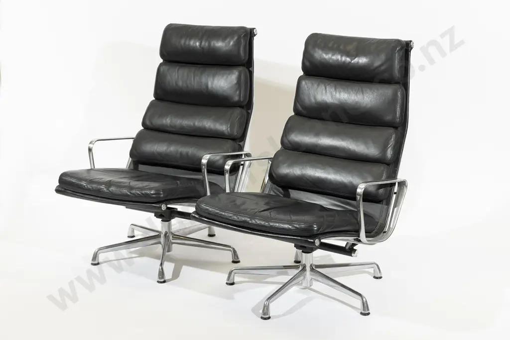 Charles and Rae Eames for Herman Miller Pair of Group Management Chairs Image 1++
