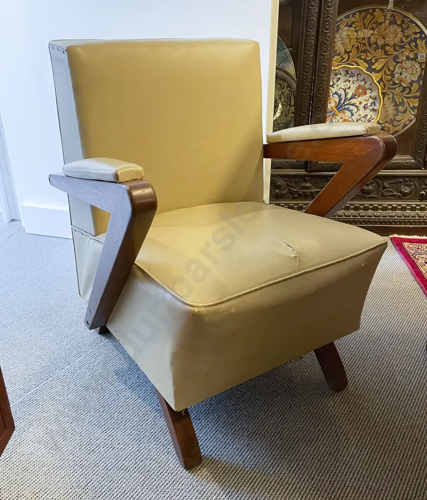 Garth Chester Winter's Hair Dressing  Salon Chair Image 1++