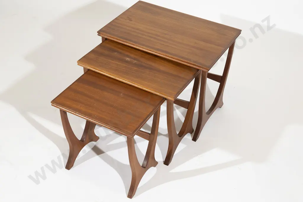 Wilton Maryland Nest of Three Tables Image 1++