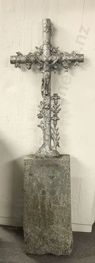 Late C19th Cast Iron Crucifix Image 1++