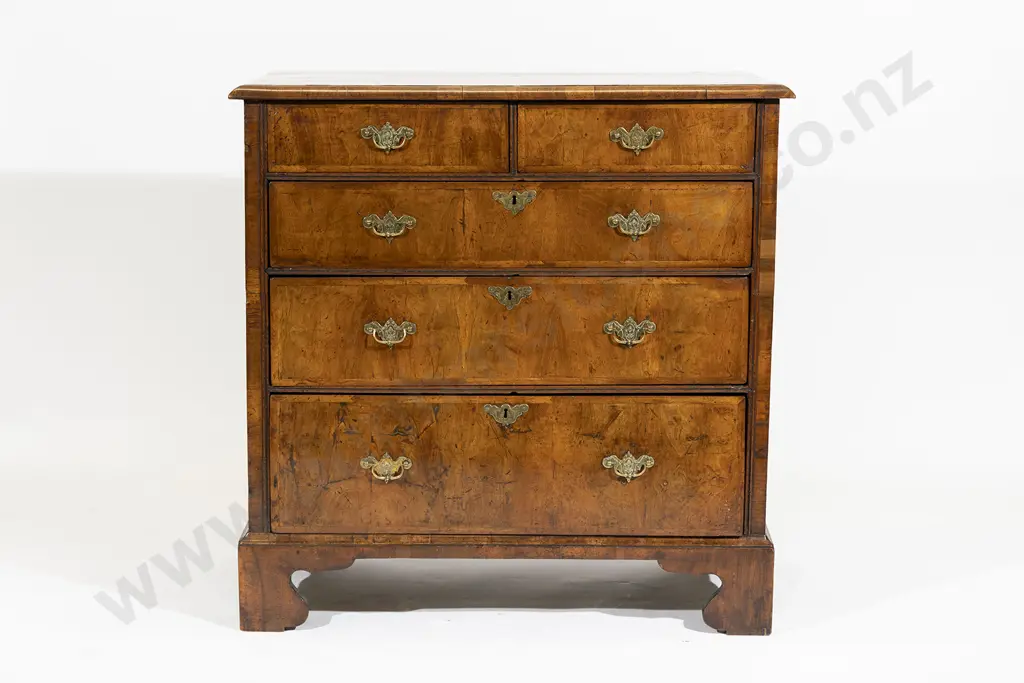 Queen Anne Walnut & Feather Banded Chest of Drawers Image 1++