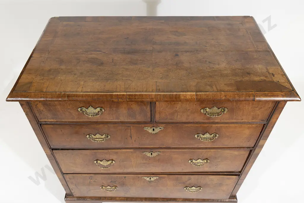 Queen Anne Walnut & Feather Banded Chest of Drawers Image 1++