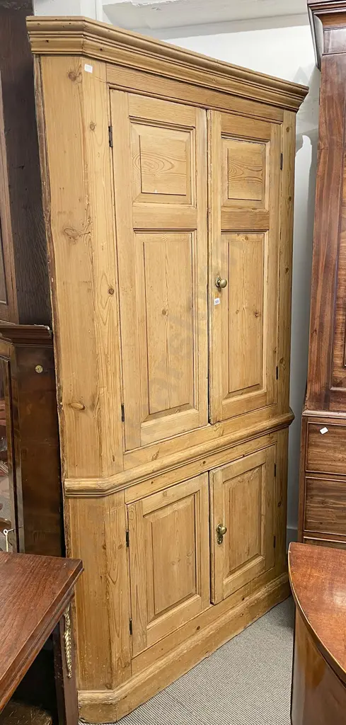 C19th Pine Floor Standing Corner Cupboard Image 1++