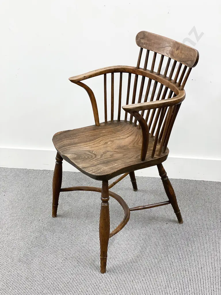 A 19th Century Elm and Yew Windsor Chair Image 1++