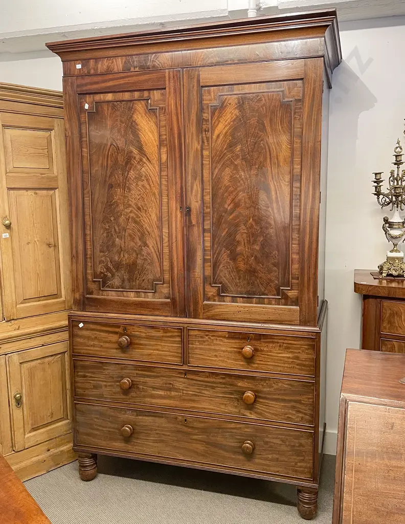 Wm IV Mahogany Linen Press Image 1++