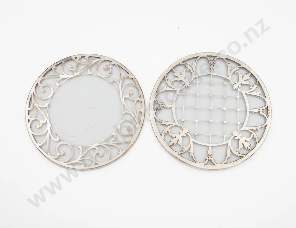 Mappin & Webb S/S Overlaid Circular Glass Teapot Stand Image 1++