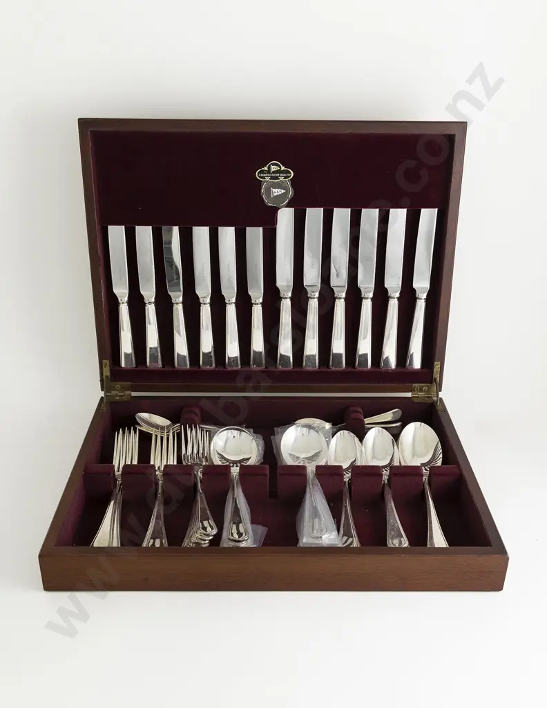 Modern Walker & Hall S/Plate Canteen Of Cutlery Image 1++