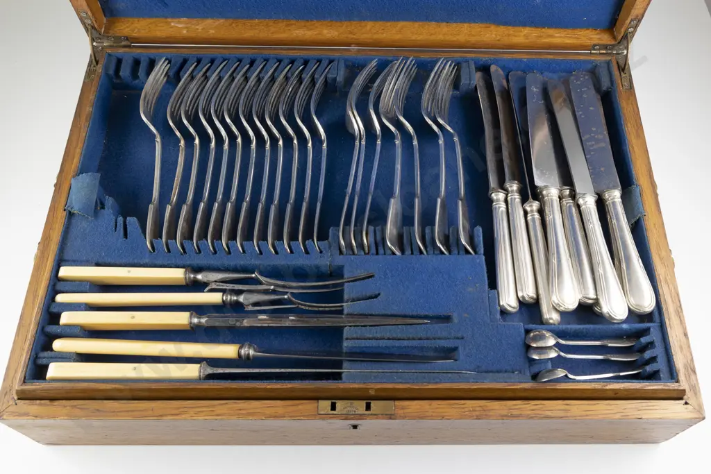 Late Vict Oak Canteen Of S/Plate Cutlery Image 1++