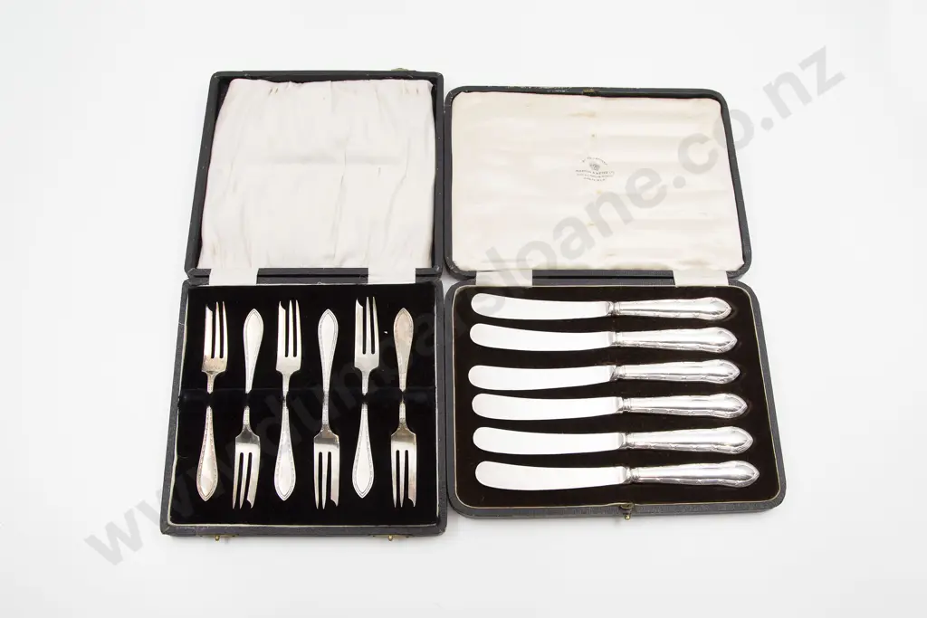 Cased Set Of Six S/S Cake Forks & Cased Set Of Mappin & Webb S/Plate Afternoon Tea Knives Image 1++