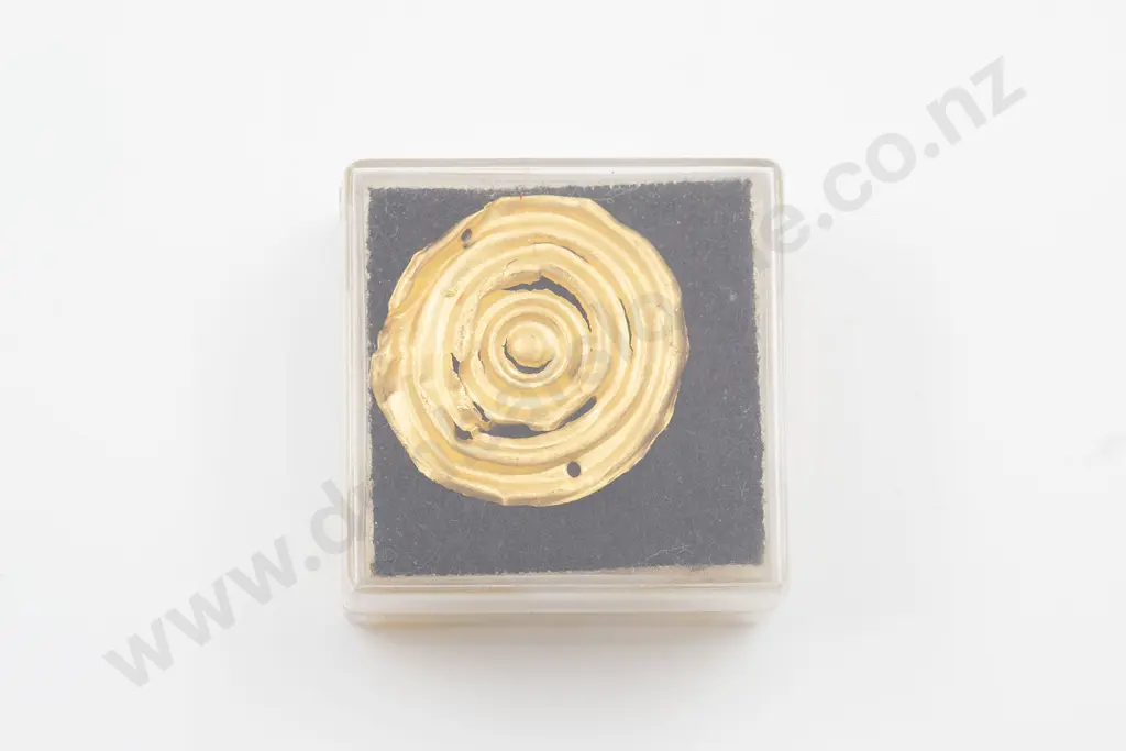 Ancient Gold Dress Ornament Image 1++