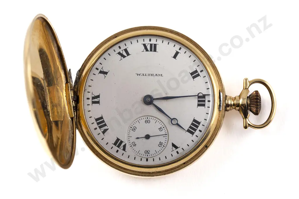 A. W. W. Co. Waltham 17 Jewel 14ct Hunter Cased Lever Wind Pocket Watch Image 1++