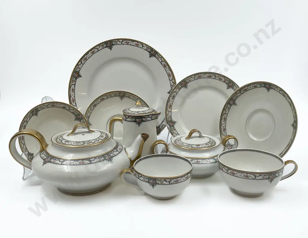 Limoges Part Dinner Service (55 pieces) Image 1++