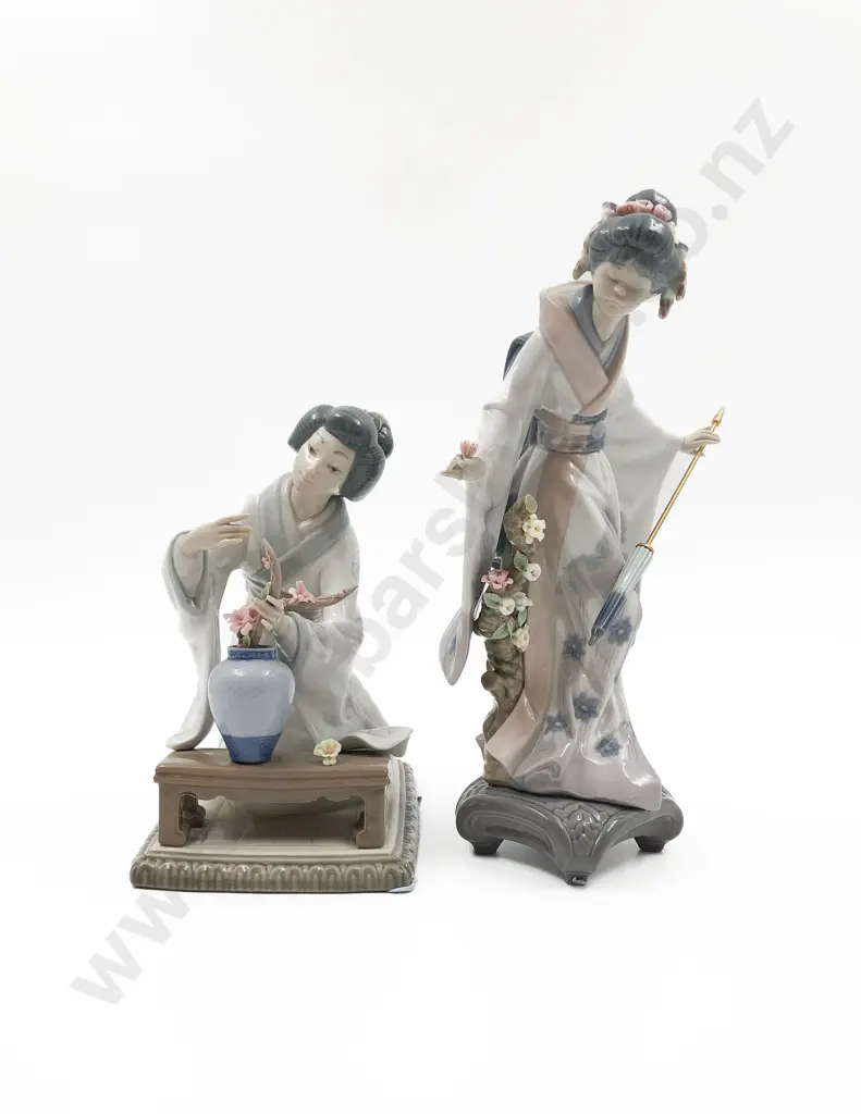 Two Lladro Figurines of Geishas (both with faults) Image 1++
