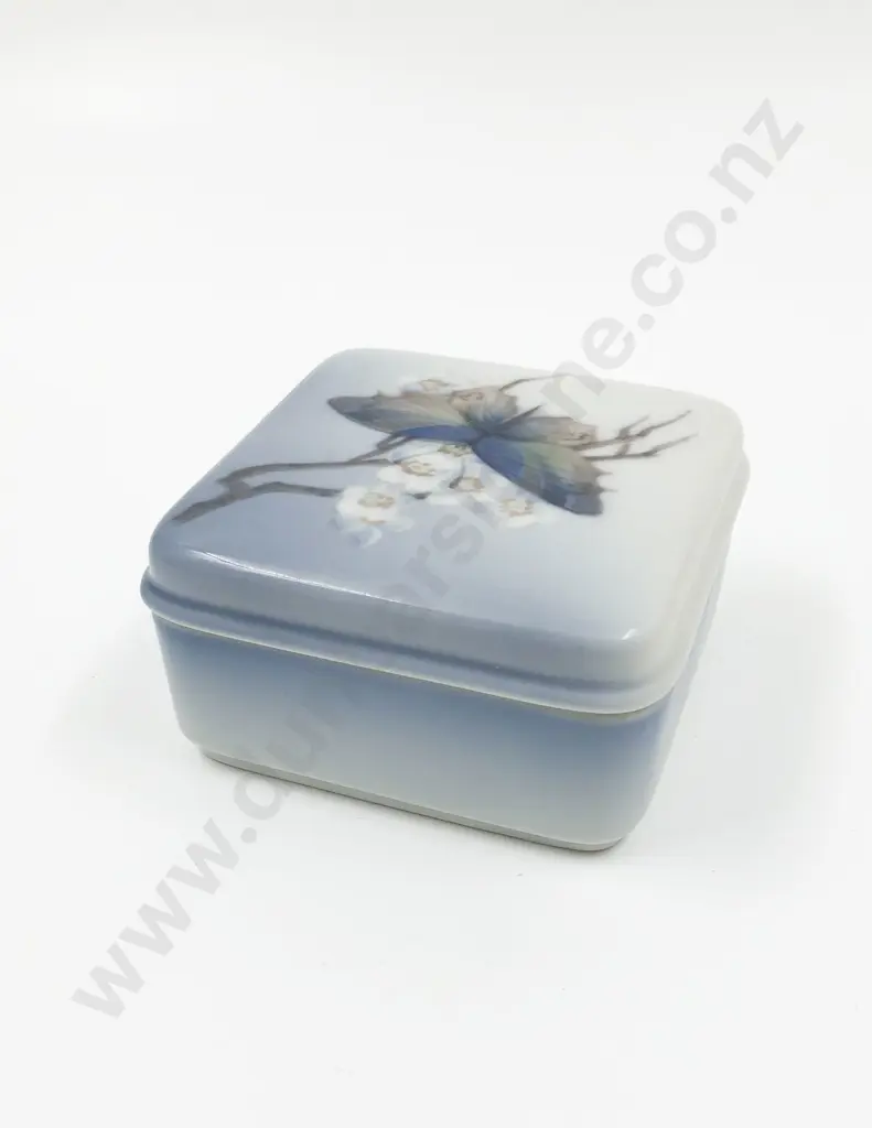 Royal Copenhagen Lidded Dish Image 1++