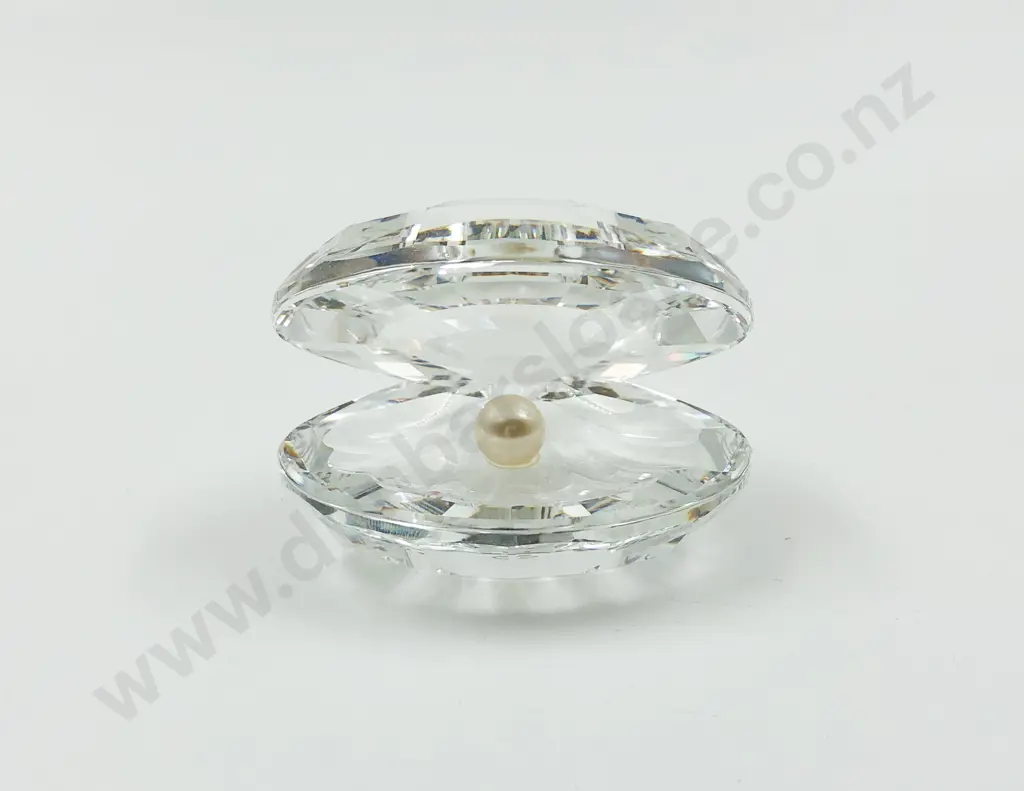 Swarovski Crystal Shell with Pearl Image 1++