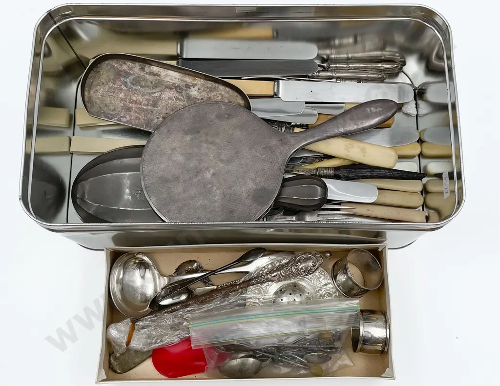 Quantity of Assorted Cutlery Etc. Incl. Two S/S Hand Mirrors Image 1++