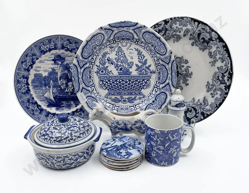 Small Quantity of Assorted Blue & White Incl. Cow Form Gravy Boat Image 1++