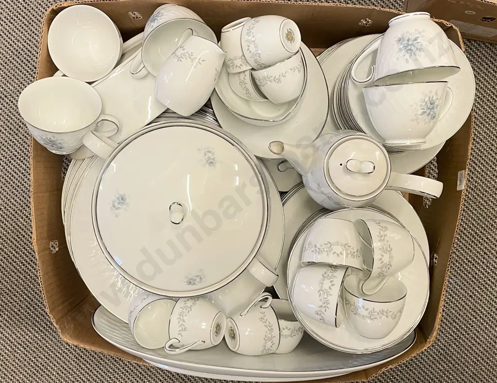 Noritake Part Dinner Set Image 1++