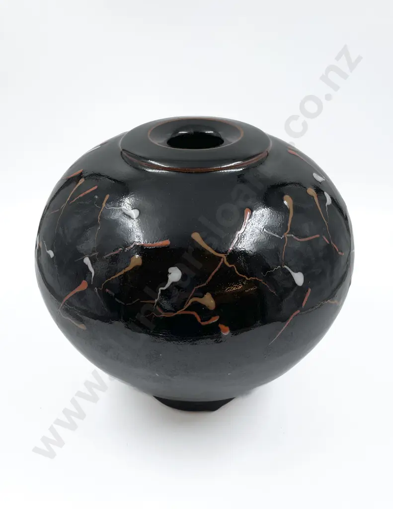 Large Pottery Vase Image 1++