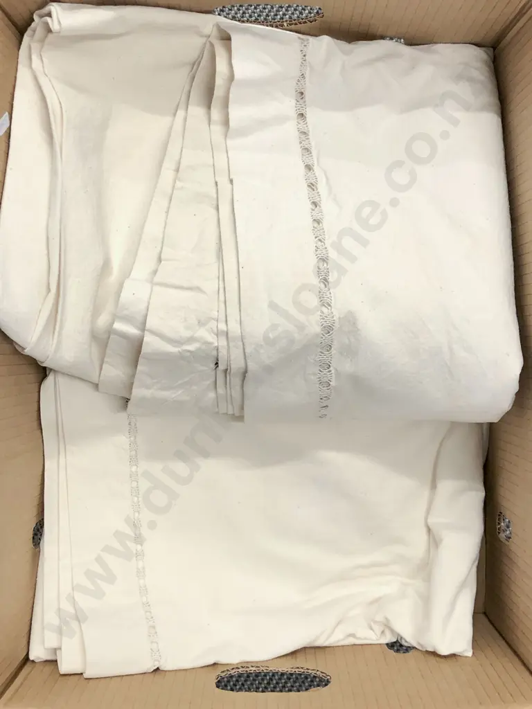 Box Incl. Vintage Table Covers Image 1++