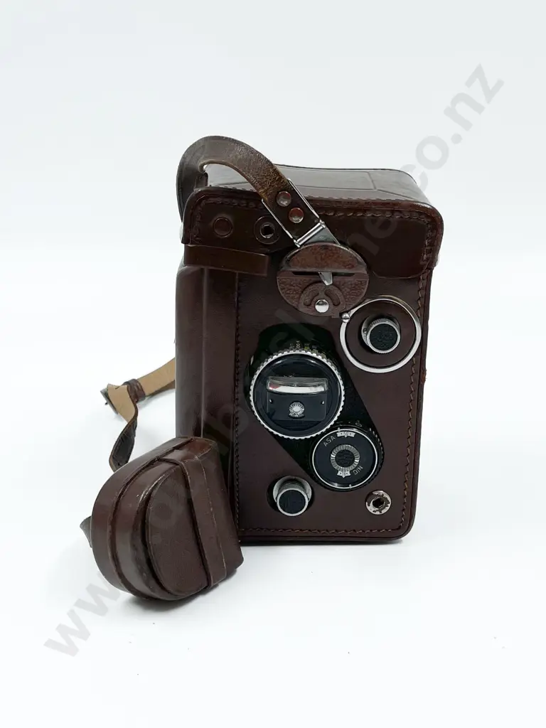 Vintage Rolleiflex Camera in Case Image 1++