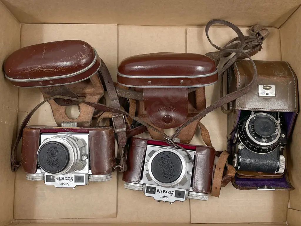 Box of Assorted Vintage Cameras Image 1++