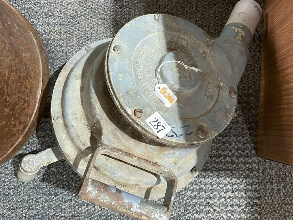 Portable Bomb Hoist Mark VII Image 1++