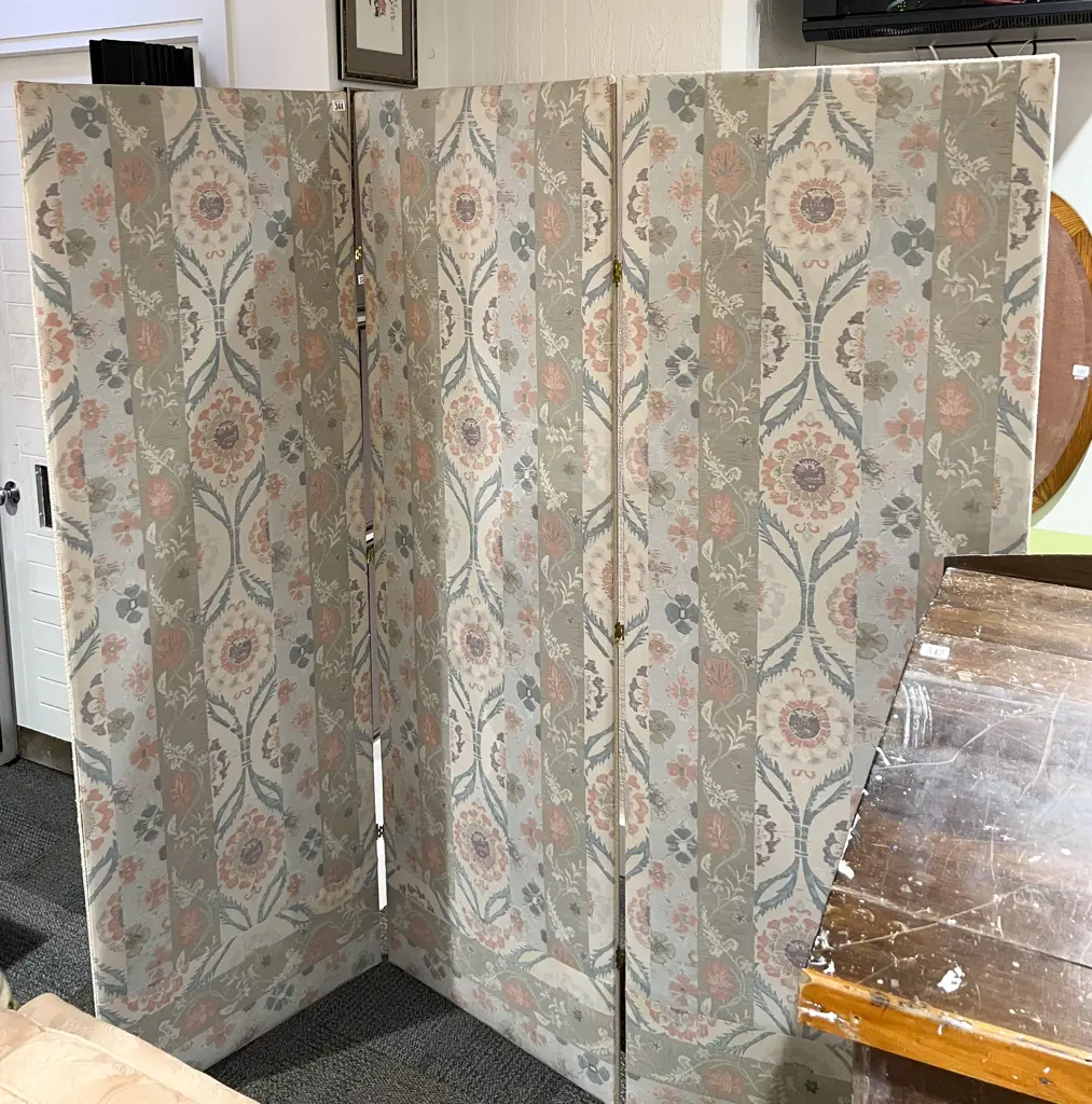 Upholstered Three Way Screen Image 1++