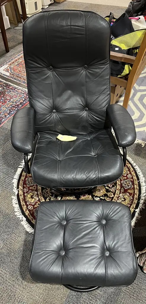 Modern Vinyl Buttoned Swivel Chair with Footstool Image 1++