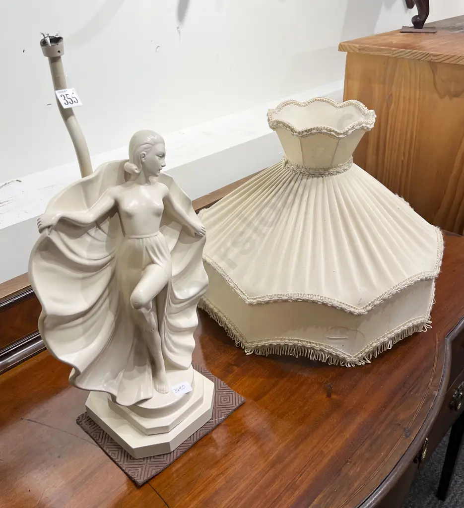 Art Deco Style Figural Lamp (Faults) Image 1++