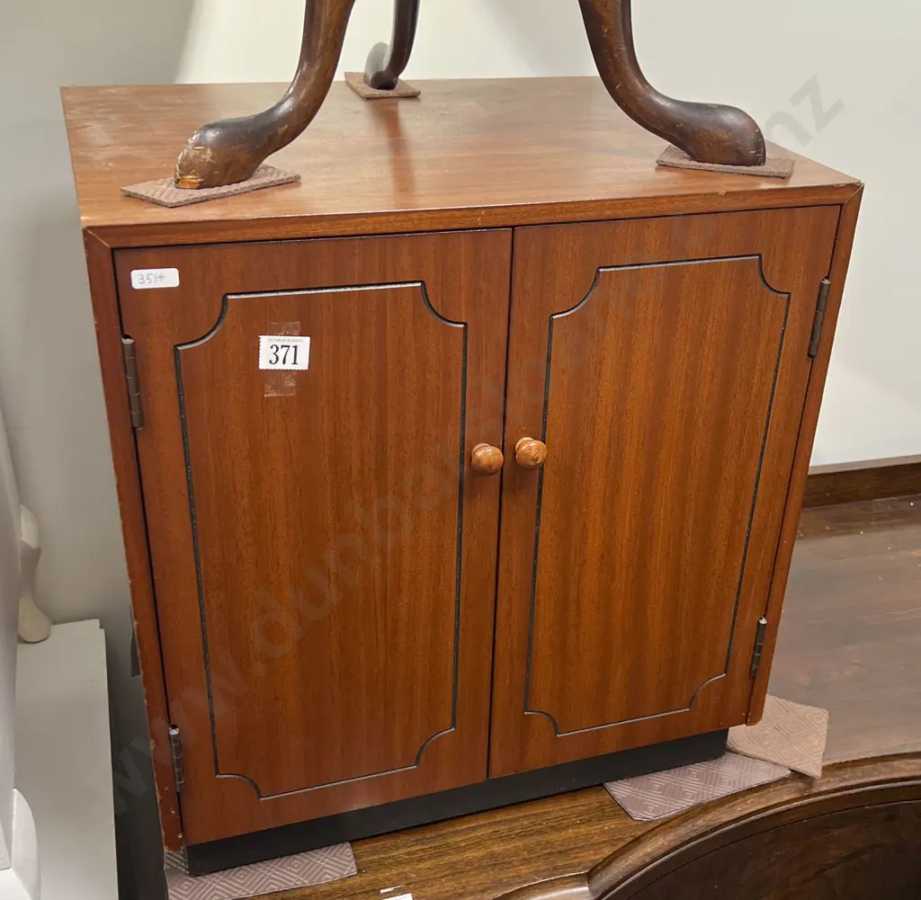Small Mid Century Style Record Cabinet Image 1++
