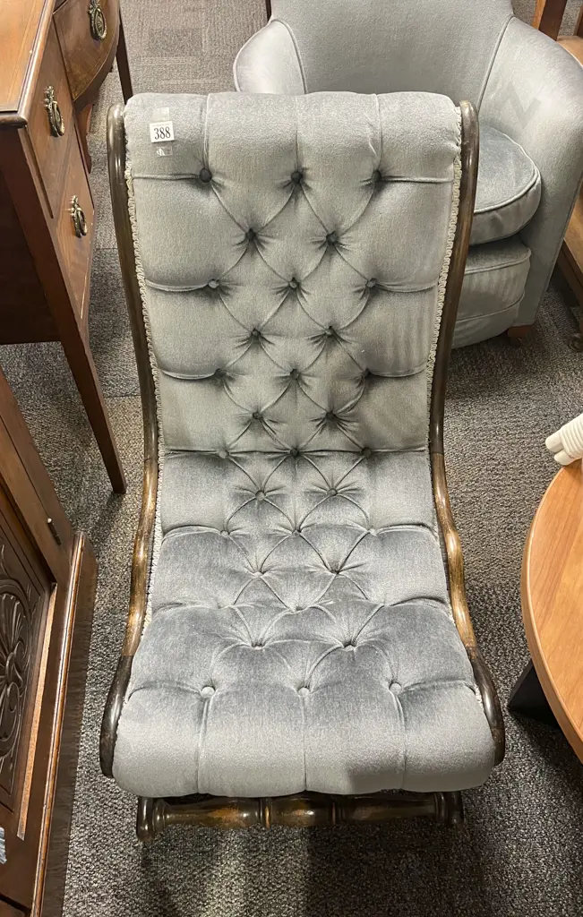 Buttoned Nursing Chair Image 1++
