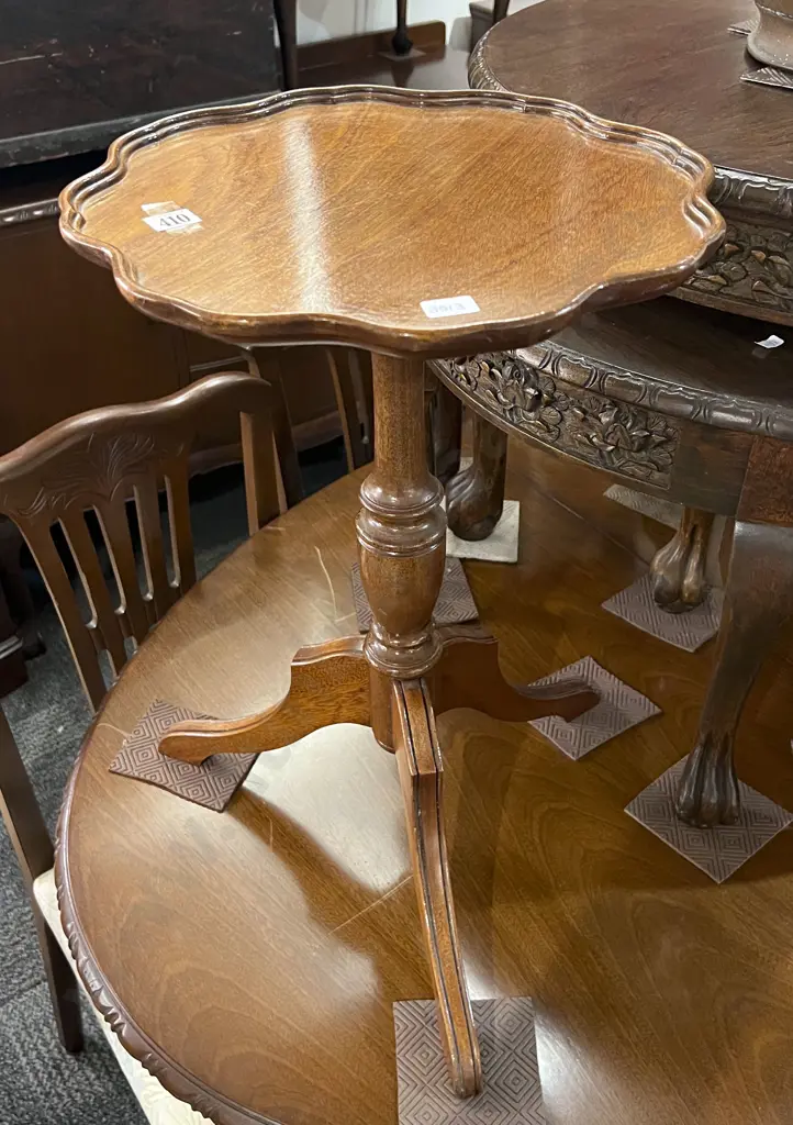 Tripod Based Wine Table Image 1++