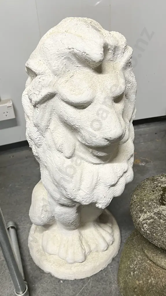 White Painted Concrete Lion Form Garden Ornament Image 1++