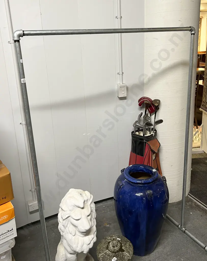 Industrial Pipe Form Clothes Rack Image 1++