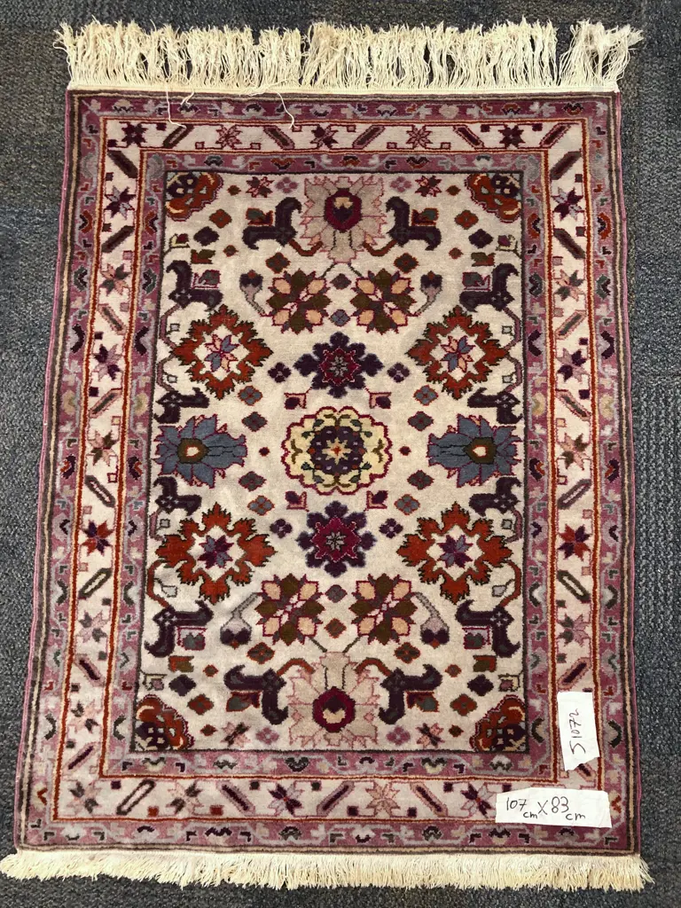 Persian Rug Stylized Floral Design Image 1++