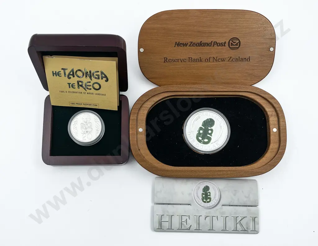 NZ 2010 Hei Tiki Silver Proof Dollar in Waka Huia Box Image 1++