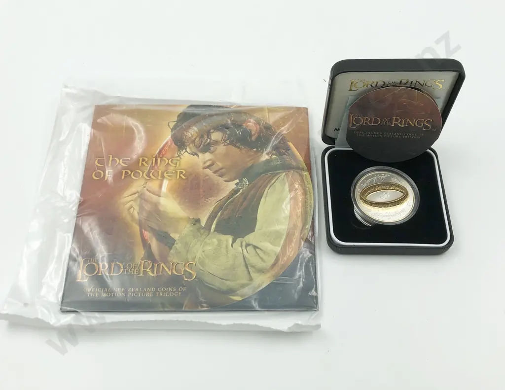 NZ 2003 Lord of the Rings Silver Proof One Dollar and Coin Set Image 1++