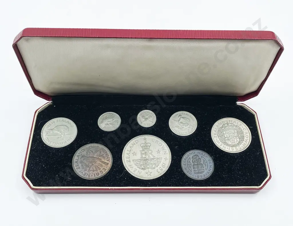 NZ 1953 QEII Coronation Eight Coin Set in original box Image 1++