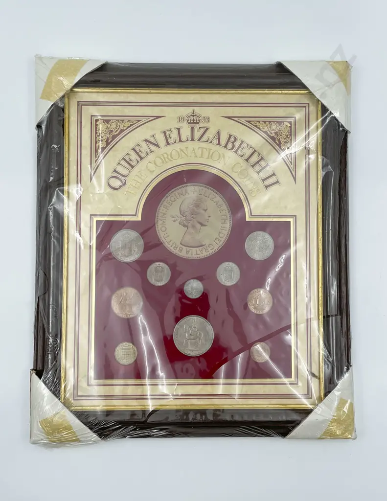 Framed 1953-1971 The Pre-Decimal Currency of Great Britain Coin and Bank Note Collection Image 1++
