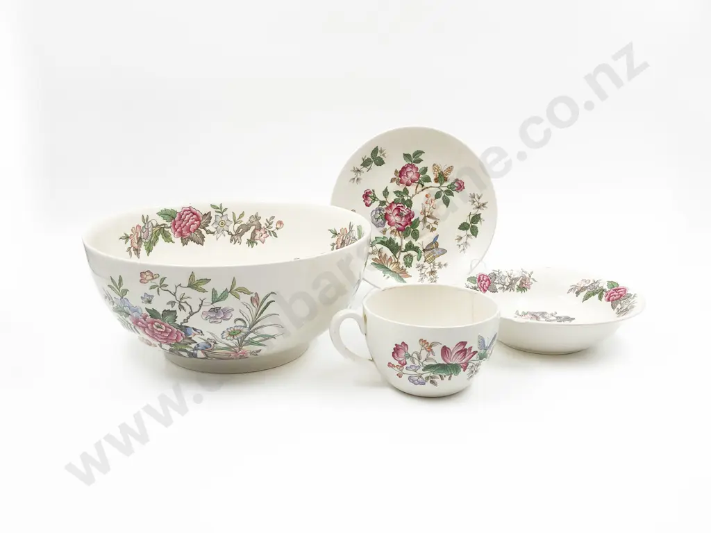 23 Pieces of Wedgewood Floral Decorated Dinner China (Hairline Crack and Minor Chips) Image 1++