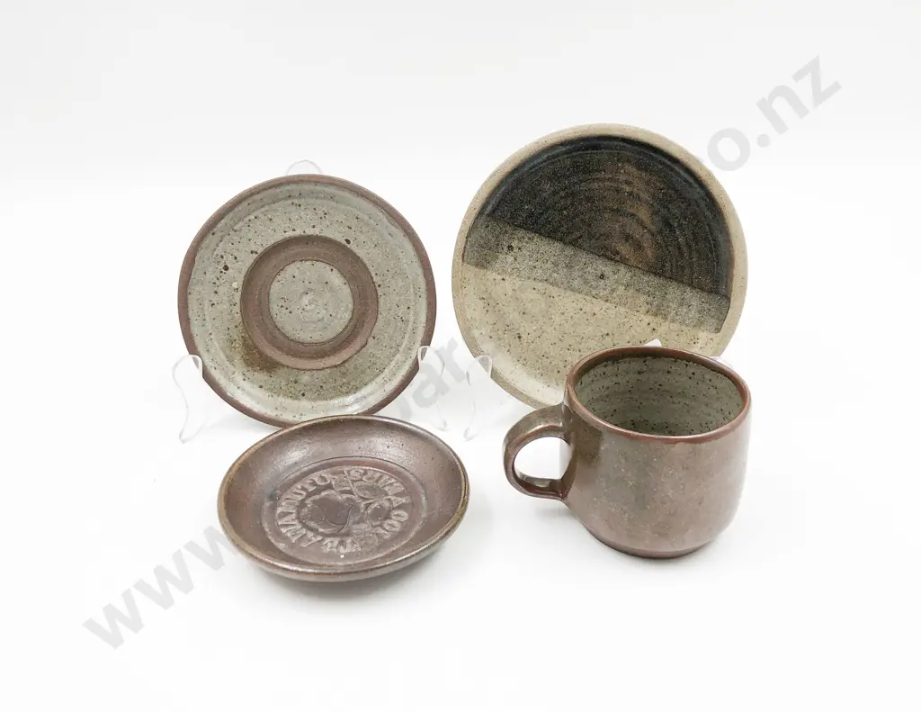 Quantity of Assorted Juliet Peter Pottery Incl. Cups and Saucers Image 1++