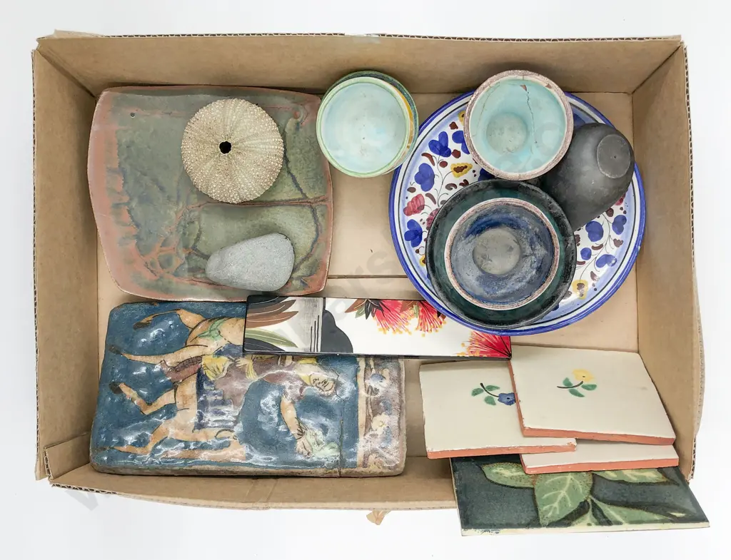 Box of Assorted Pottery Image 1++