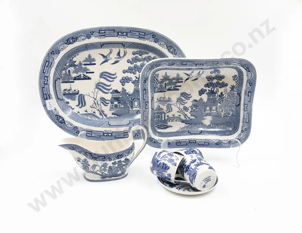 Quantity of Assorted Blue & White China Incl. Ashet Image 1++