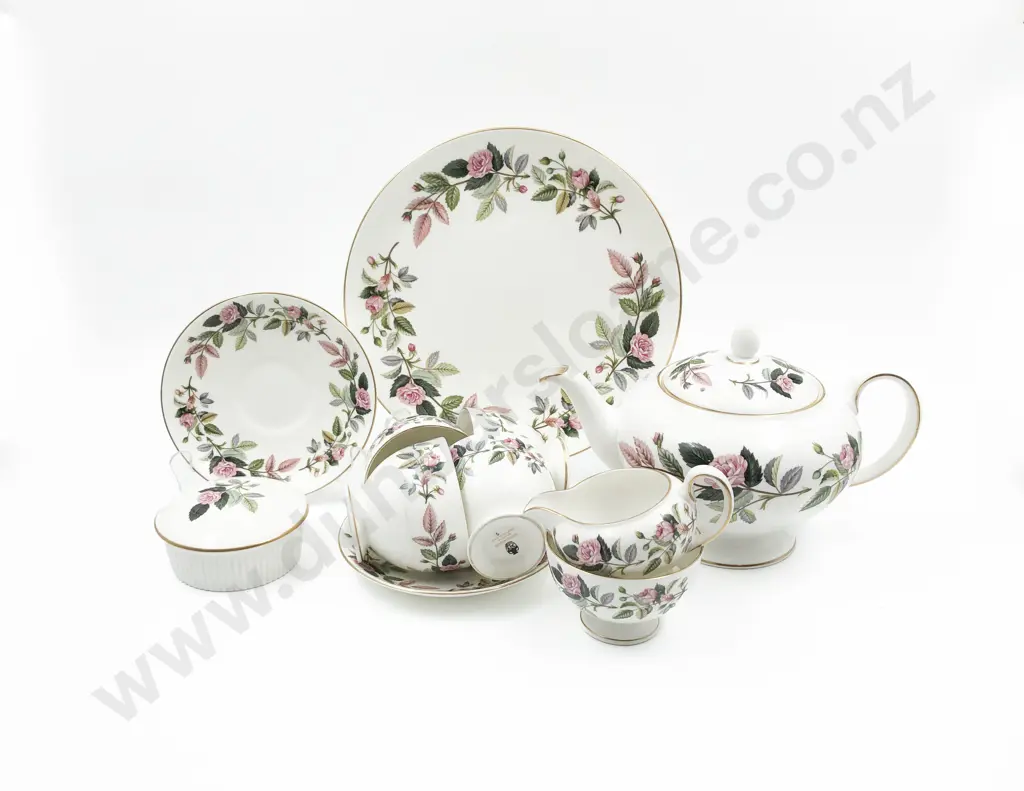 Wedgewood "Hathaway Rose" Part Tea Set Image 1++