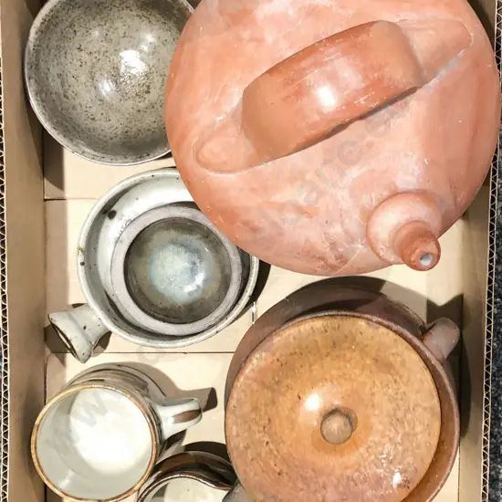 Box of Assorted Pottery