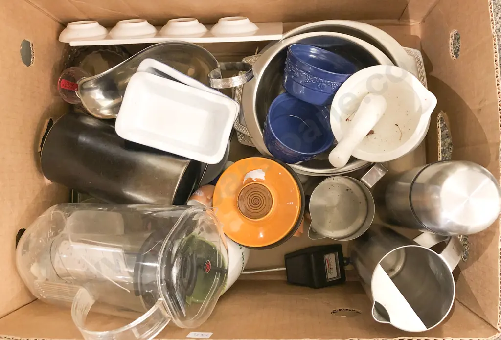 Box of Assorted Kitchenware Image 1++