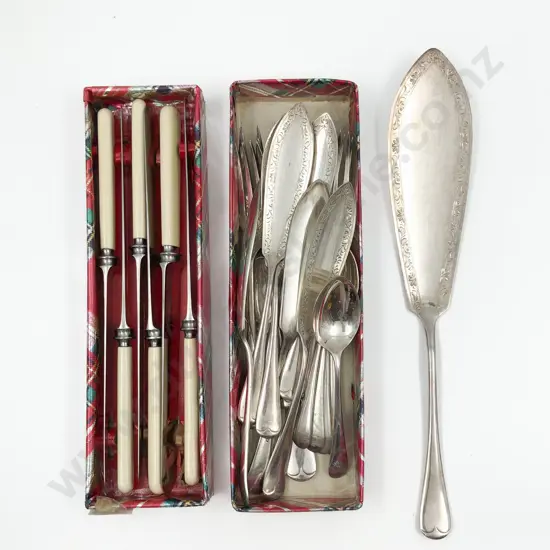 Small Quantity of Assorted Cutlery