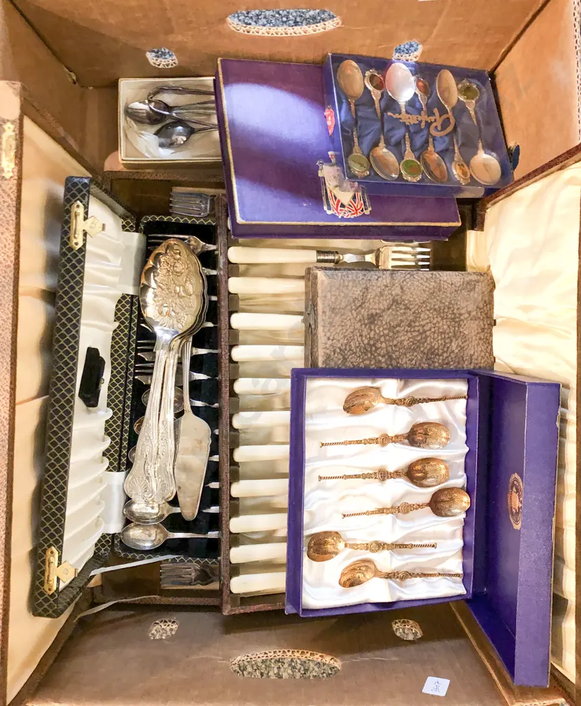 Quantity of Assorted Boxed and Loose Cutlery Incl. Kings Pattern Image 1++