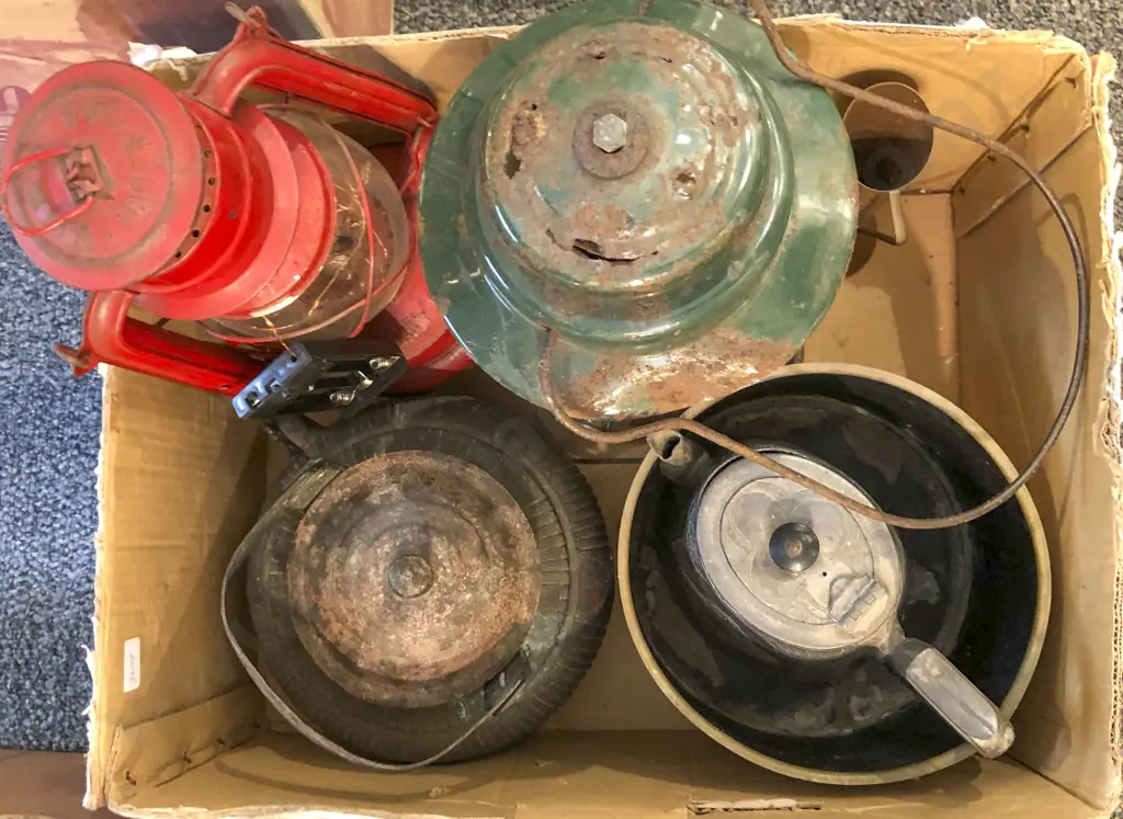 Quantity of Assorted Vintage Metal Ware Incl. Lanterns Etc. Image 1++